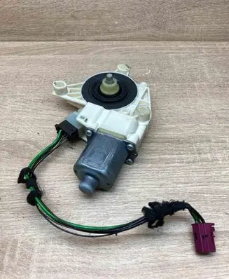 Mercedes-Benz C W204 Rear door window regulator motor A2048200542 0130822505 WithPlug
