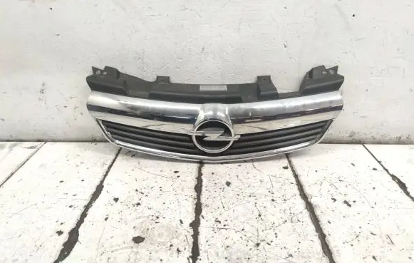Opel Zafira B Front bumper upper radiator grill 13136136