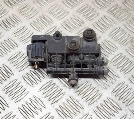 Land Rover Range Rover Sport L320 Air suspension control unit module (rear) RVH000055