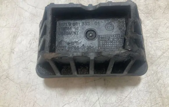 BMW 3 G20 G21 Jacking socket point 11884410 51719881333