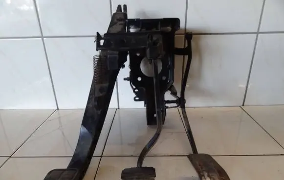 Volkswagen Transporter - Caravelle T4 Pedal assembly 701721315B
