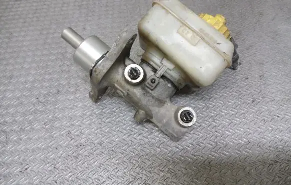 Skoda Octavia Mk1 (1U) Master brake cylinder 1J1611301B