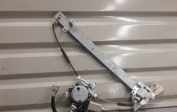 Nissan X-Trail T30 Front door window regulator with motor 807318H301