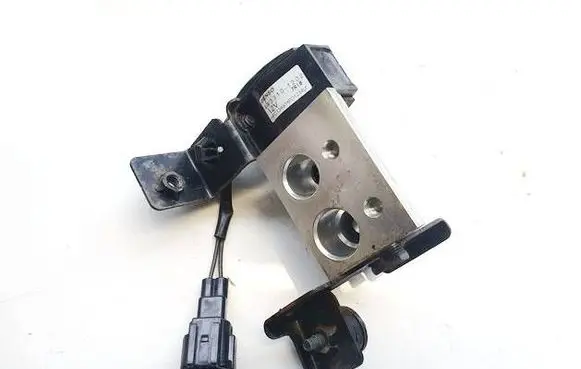 Air conditioning (A/C) expansion valve