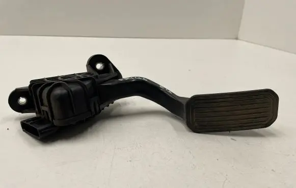 Toyota Prius (XW20) Accelerator throttle pedal 7812047050 1988003200 03J0711702A
