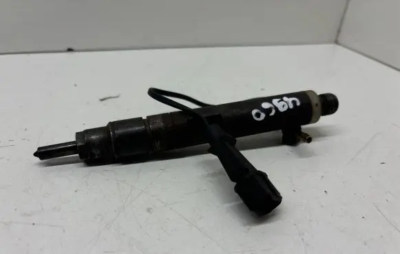 Volkswagen PASSAT B4 Fuel injector 028130201J