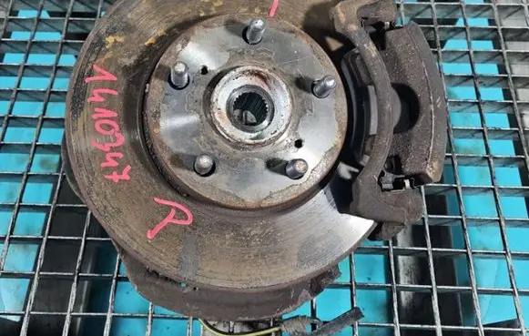 Front wheel hub spindle knuckle