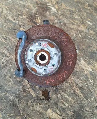 Hyundai i10 Front wheel hub spindle knuckle