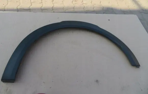 Rear fender molding trim