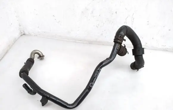 Volkswagen PASSAT B8 Engine coolant pipe/hose 04L121064T