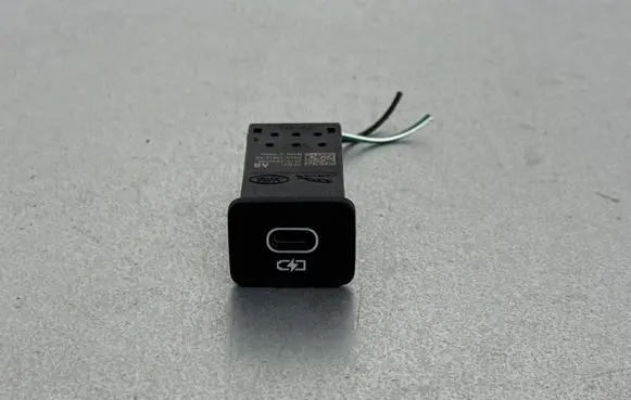 Land Rover Range Rover Velar USB socket connector R8A219010AB