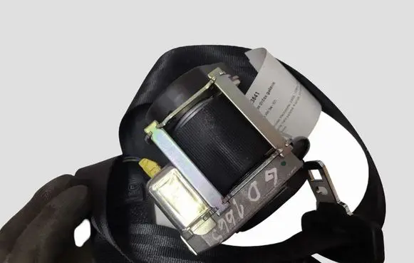 Volvo V40 Rear seatbelt 619894600 31292072