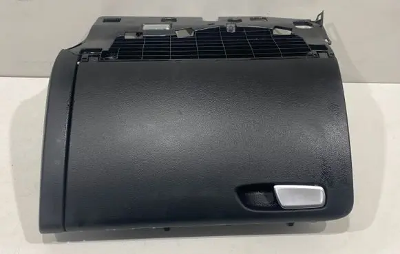 Glove box
