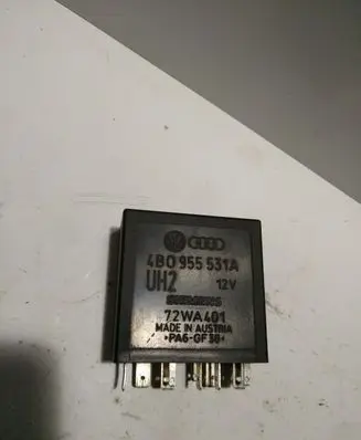 Skoda Octavia Mk1 (1U) Window wiper relay 4B0955531A