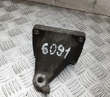 Engine mounting bracket