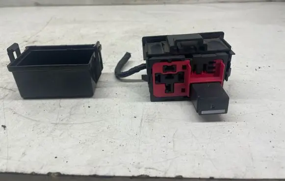 Volvo V70 Electric power window relay 