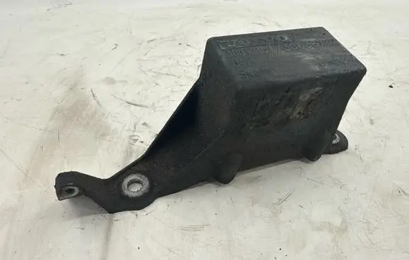 Volvo S60 Engine mount bracket 30645159