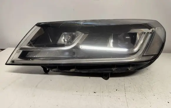 Volkswagen Touareg II Headlight/headlamp 7P1941751B