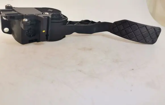 Skoda Fabia Mk2 (5J) Accelerator throttle pedal 6Q2721503E 786201152YB3