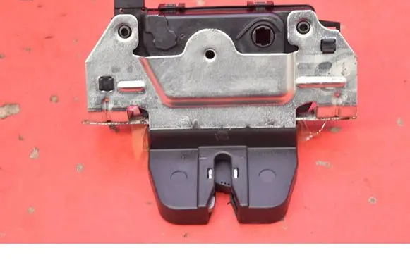 Opel Astra H Tailgate/trunk/boot lock/catch/latch 13117285