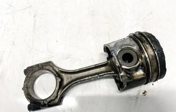 Toyota Corolla Verso AR10 Piston with connecting rod R58u1
