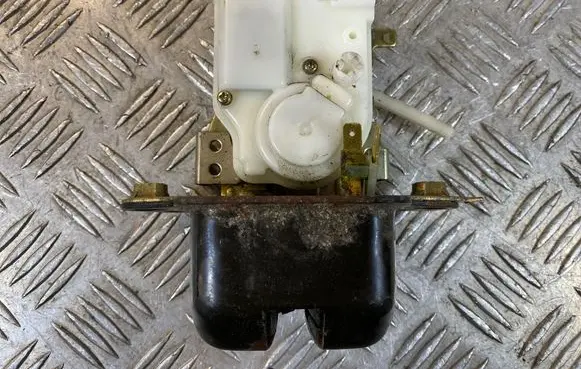 Subaru Legacy Tailgate/trunk/boot lock/catch/latch 