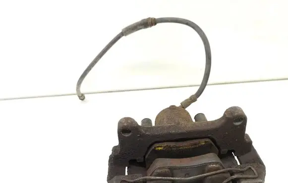 Volkswagen PASSAT B6 Front brake caliper 582