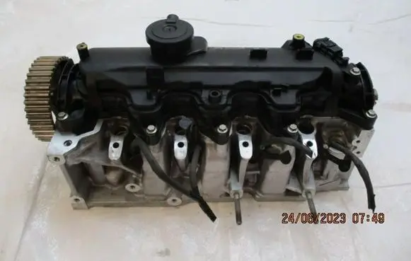 Renault Clio IV Engine head 110421615R