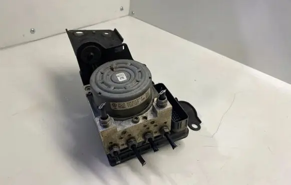 Volkswagen Golf VII ABS Pump 