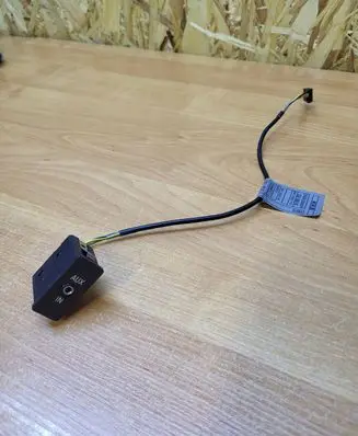 BMW 3 E92 E93 AUX in-socket connector 13318810 6940237