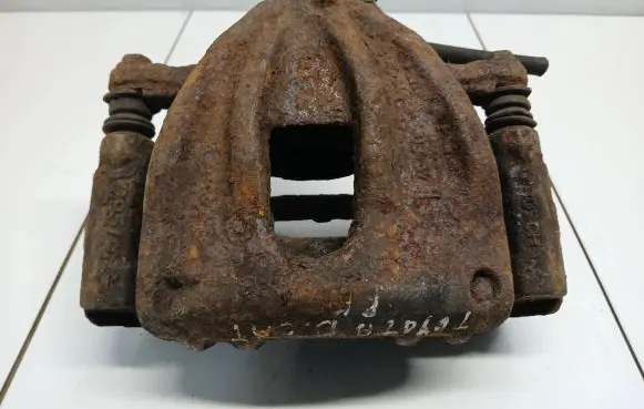 Toyota Corolla Verso AR10 Front brake caliper