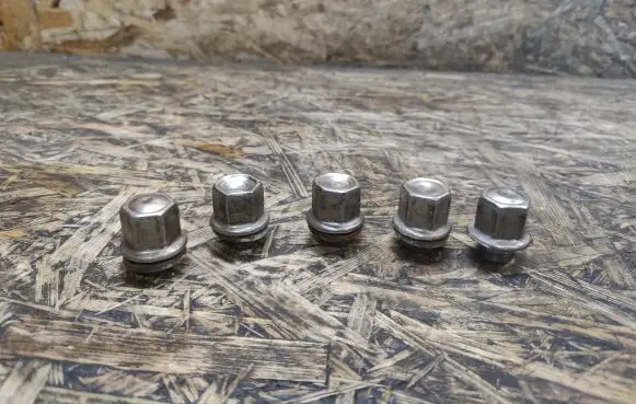 Jaguar XK8 - XKR Nuts/bolts 