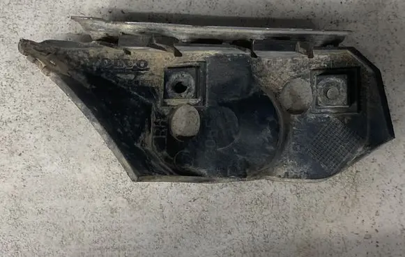 Volvo V50 Front bumper mounting bracket 30655875