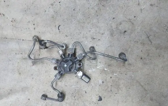 Ford Galaxy Fuel distributor 4m5q9d280db