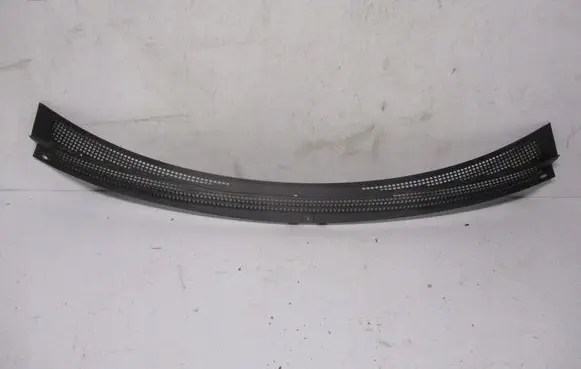 Renault 4 Wiper trim 668114330R