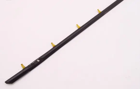 Hyundai Trajet Rear door trim (molding) HYUNDAI_TRAJET_LISTWA_ZGARNIAJĄCA_DRZWI_LEWY_TYŁ