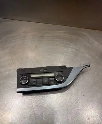Toyota Auris E180 Climate control unit 75F542