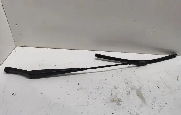 Volkswagen PASSAT B6 Front wiper blade arm 3C1955410B