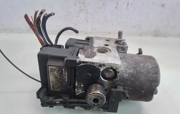 Audi A4 S4 B5 8D ABS Pump 8E0614111