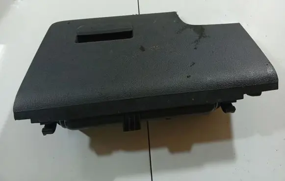 Glove box