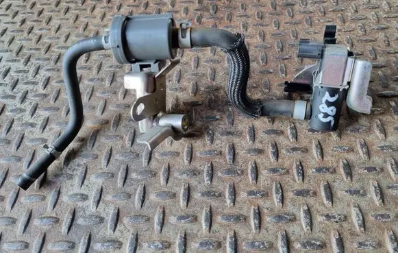 Nissan X-Trail T32 Vacuum valve K5T48594
