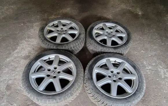 Honda Civic R17 alloy rim