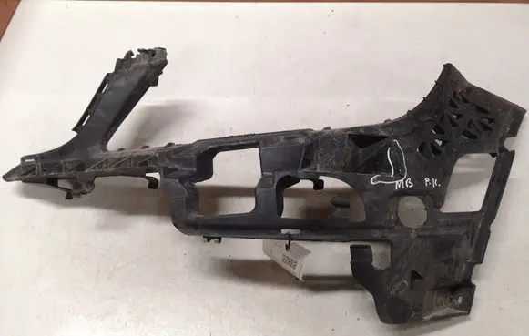 Mercedes-Benz C W204 Front bumper mounting bracket 2048850765 A2048850765 09195