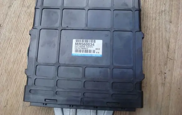 Chrysler Sebring (ST-22 - JR) Engine control unit/module ECU MR560034