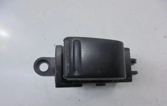 Nissan Primera Electric window control switch 25411AV600