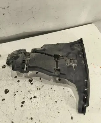 Volvo V70 Front bumper mounting bracket 08693182
