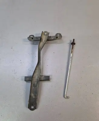 Toyota RAV 4 (XA30) Battery bracket 