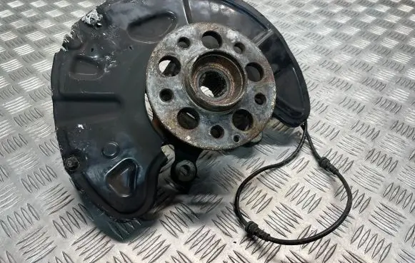 Mercedes-Benz GLK (X204) Front wheel hub A2044211120