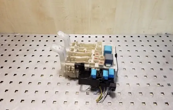 Toyota RAV 4 (XA30) Fuse box set 8273042010