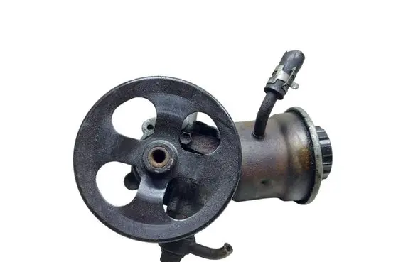 Toyota Yaris Power steering pump 12-kasacja
